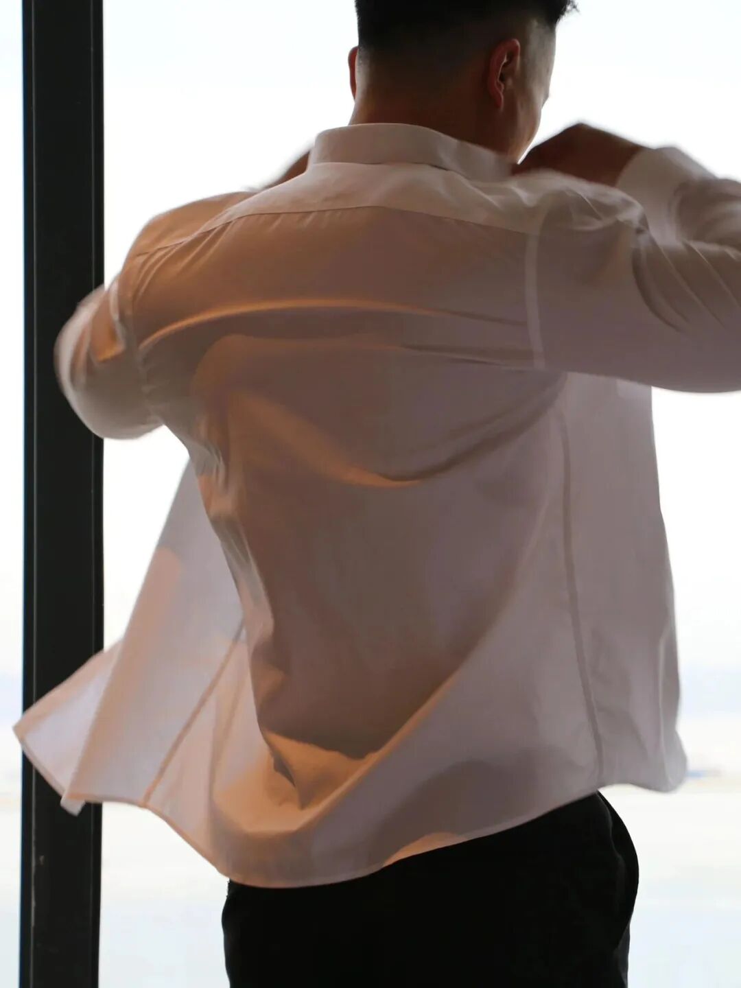 “厦门先生”推特上最近蹿红很快！穿正装性张力十足！