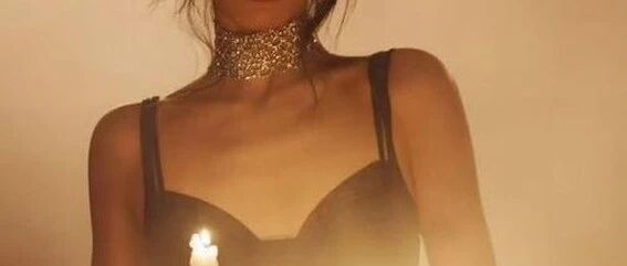 彭小苒露背杀疯了!一张比一张哇噻,美到窒息!