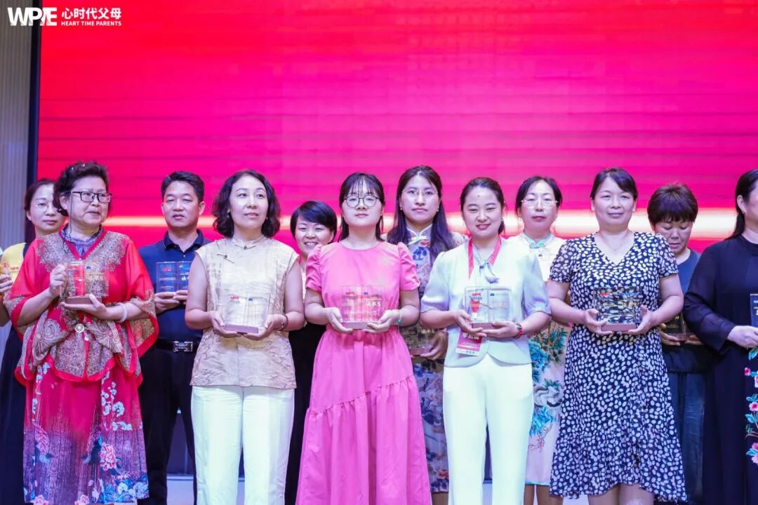 “孩子，你不用那么懂事，我和你爸爸的矛盾，不用你来承担！”