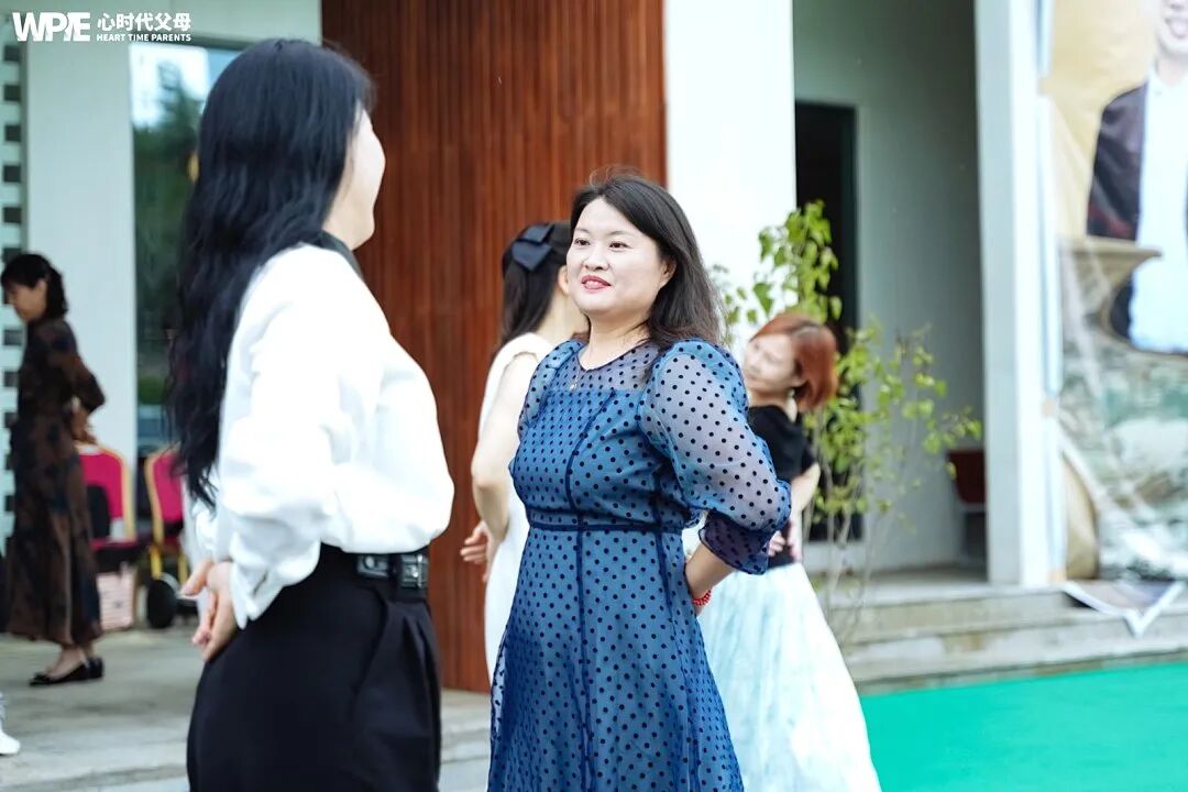 “姐姐就该多付出”“拒绝就是不孝”——文聪老师一语道出残忍的真相：“在至亲眼里，钱比你重要！”