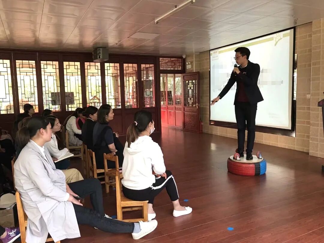 “心家人”孙田田——从幼儿园男老师到心时代父母教育家讲师，他穿西装讲了十几年家庭教育！