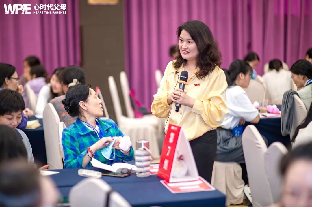 孩子嫌妈妈买400元的酒太奢侈？两位导师支招：“只需回4个字，孩子的一生都会‘配得上’！”