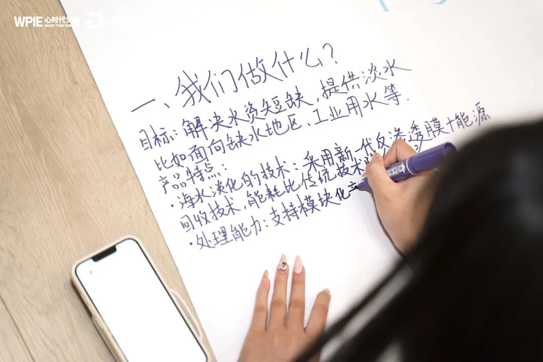 她被父母逼到初中没毕业就打工，挣的钱还被夺走给哥哥结婚买房……