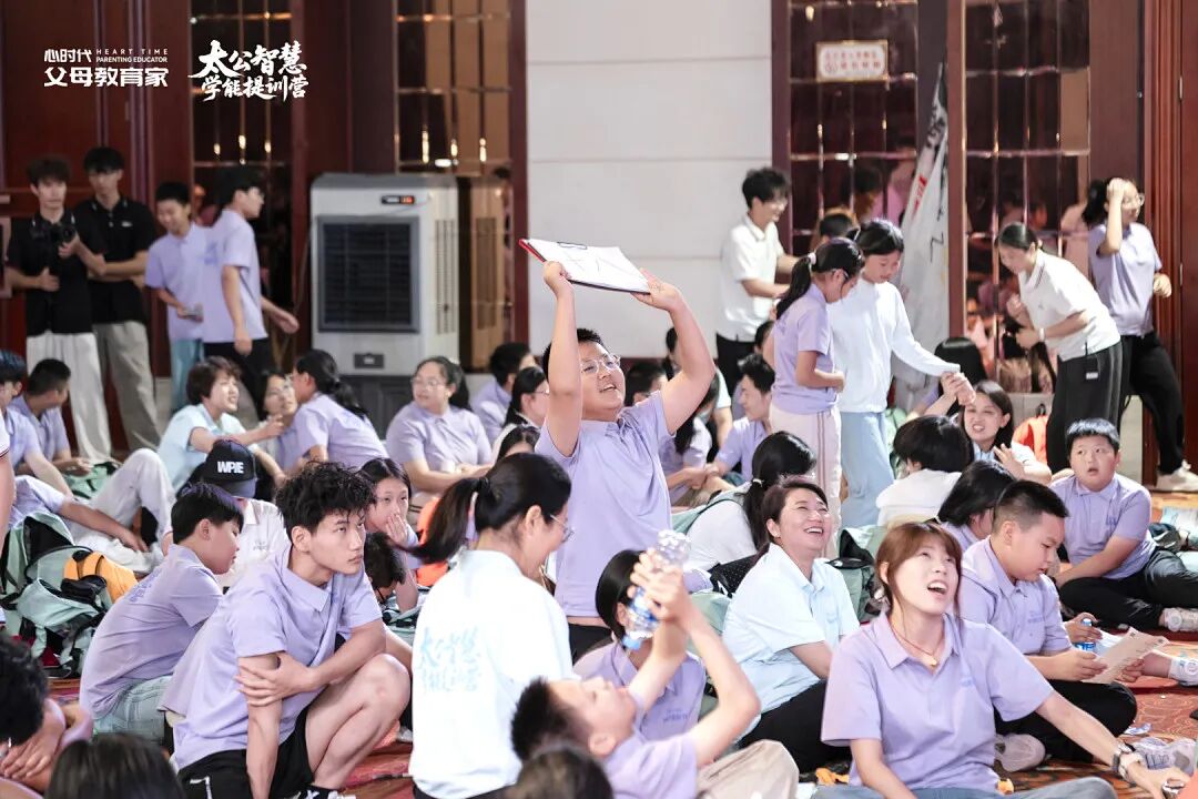 “您觉得孩子有什么优点？”父亲冷漠地说：“没发现。”——那个17岁少年的眼睛，怎么就没光了？