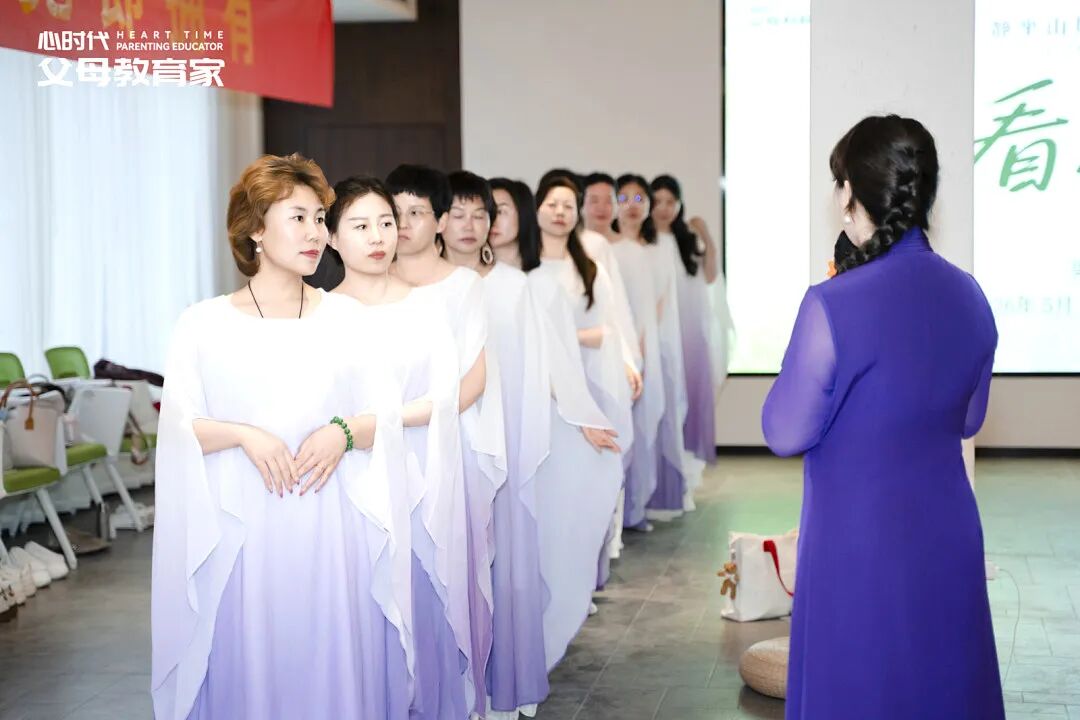 【大美君子女】梁敏老师用一颗小番茄，掰开了我攥紧的人生——我的信阳正念之旅！