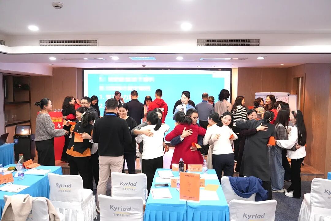 “老师，我一点都不疼，可‘爽’了”——当那个满身伤痕的女孩笑着说出这句话时，不敢想她到底独自承受了多少委屈