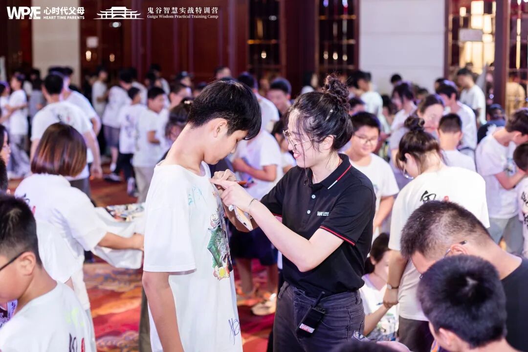 “好个屁！”——那句脱口而出的回应，瞬间灭了孩子眼里的光