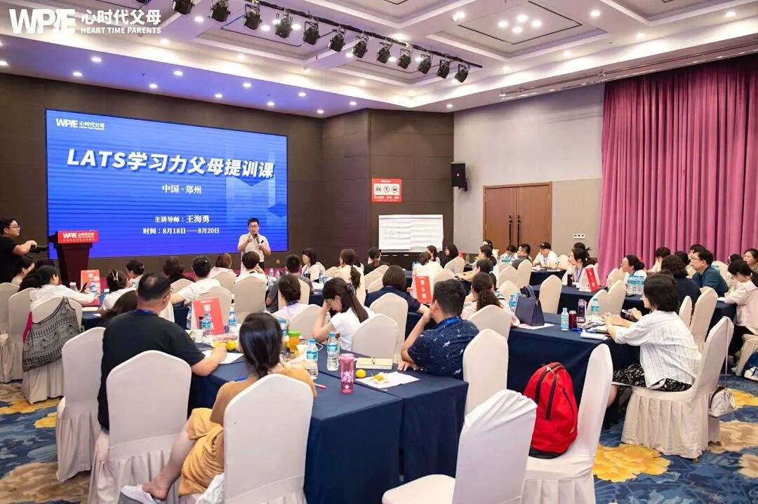 “爸，你不识字，看什么？”“看你写作业，我就高兴”——“文盲父亲”的一句话，打脸了多少“高知父母”