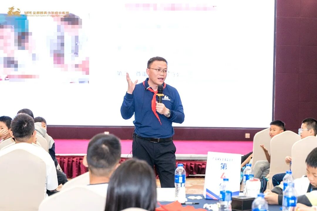 孩子吐槽领导开会太晚？当我没再拿“我吃过的苦”说“孩子的难”时，她居然......