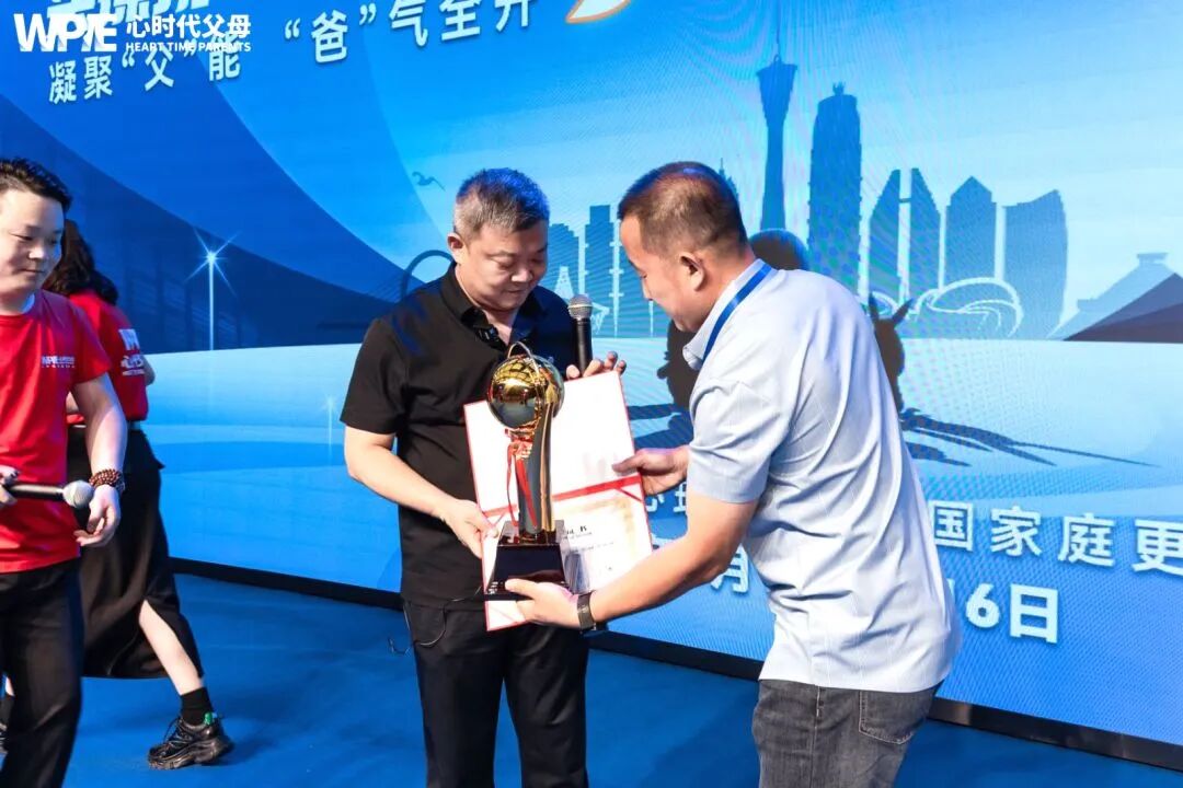 陪读妈妈的崩溃实录：直到撕掉孩子作业本的那一刻，我才发现撕掉的不只是作业本