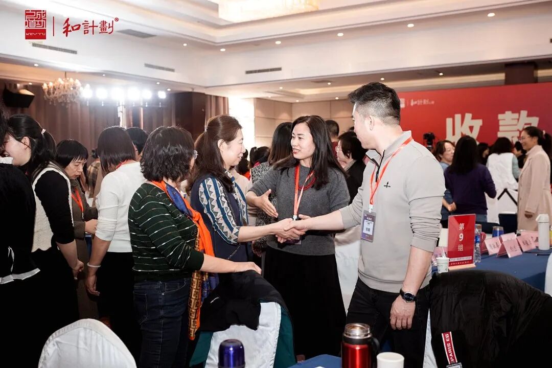 “妈妈，奶奶怎么没来接我放学？”“闲的！”——你怨的是婆婆，伤的是孩子