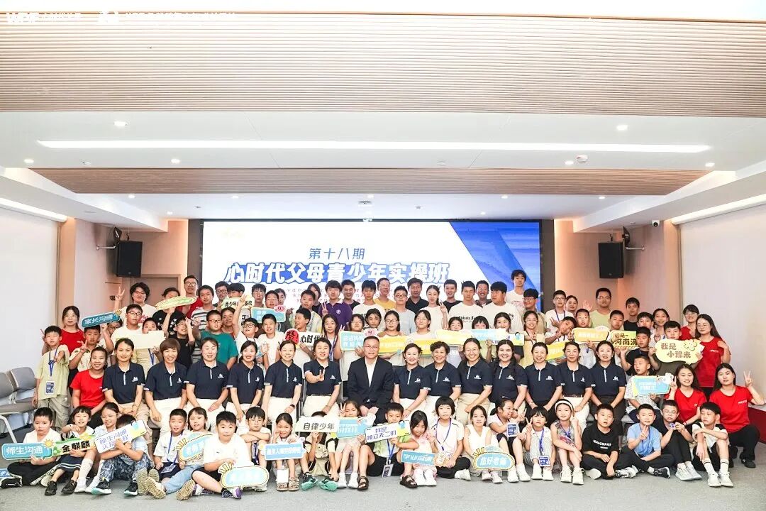 【青少年五大关系课】同为老师，孩子被办公室的同事骂哭，我到底要不要给孩子撑腰？