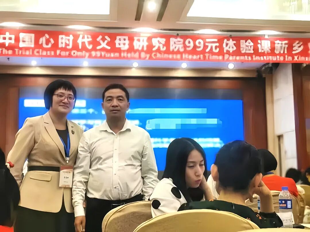 “孩子，你不用那么懂事，我和你爸爸的矛盾，不用你来承担！”