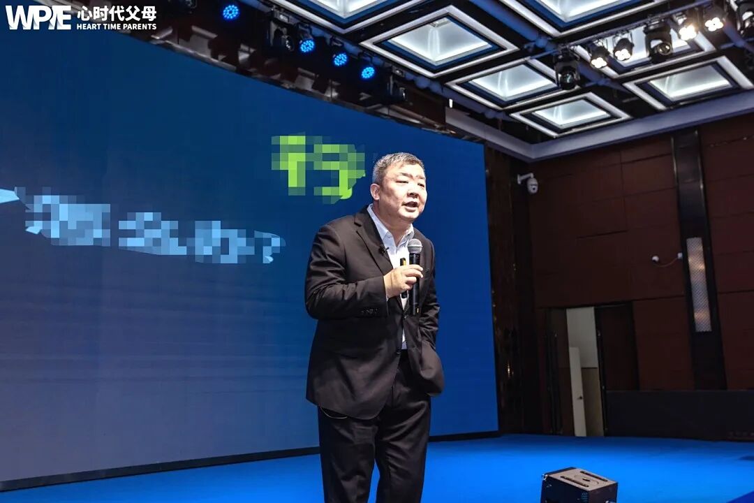 陪读妈妈的崩溃实录：直到撕掉孩子作业本的那一刻，我才发现撕掉的不只是作业本