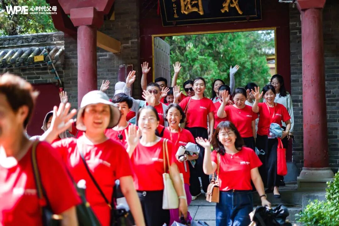 “给你，还温着呢！”——那把他藏在怀里的瓜子，胜过万千句“我爱你”