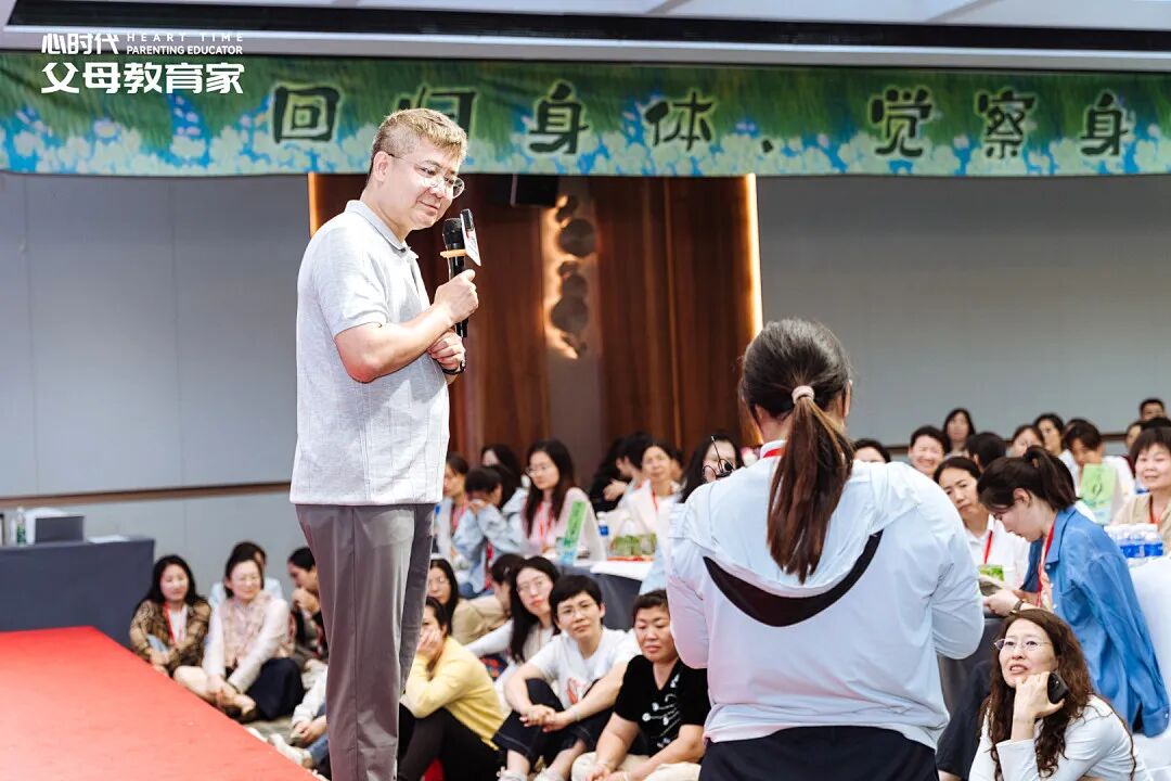 妈妈给小侄女炸薯条，我扭头就走——王克老师：“你不敢对妈妈撒的娇，最后都变成了对老公发的火”