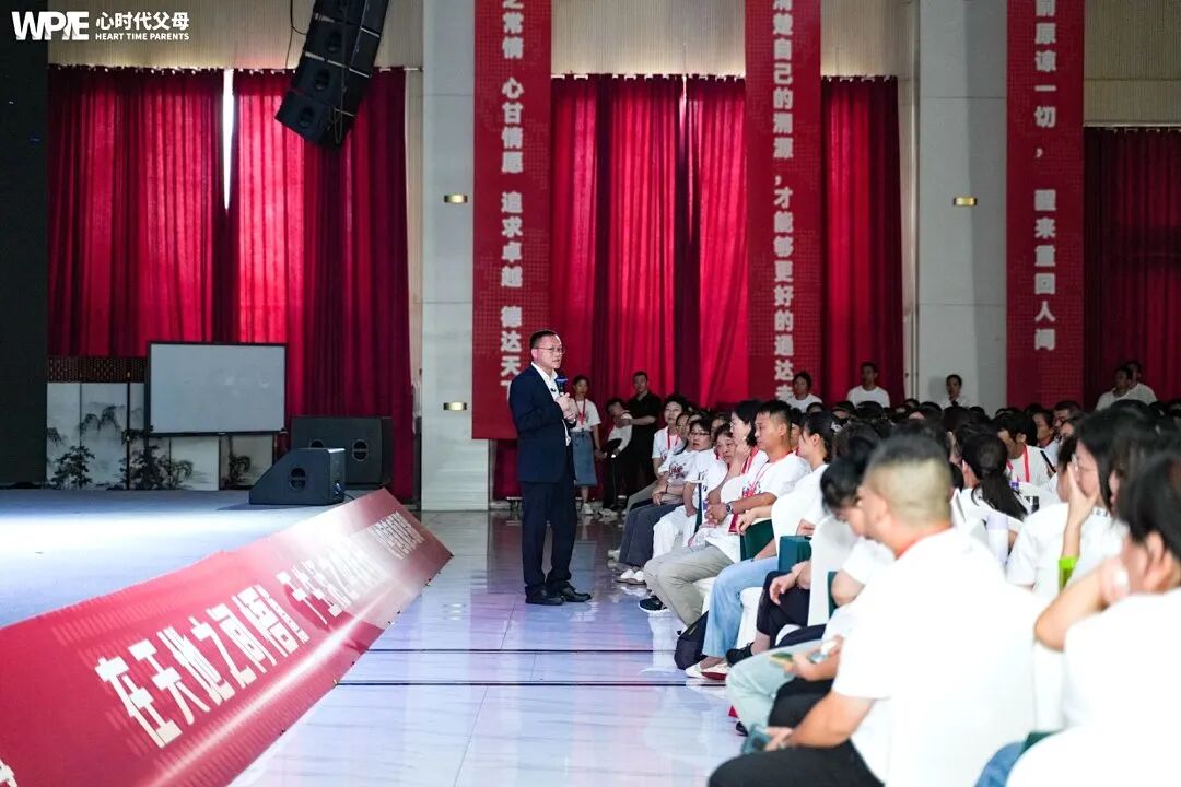 “给你，还温着呢！”——那把他藏在怀里的瓜子，胜过万千句“我爱你”