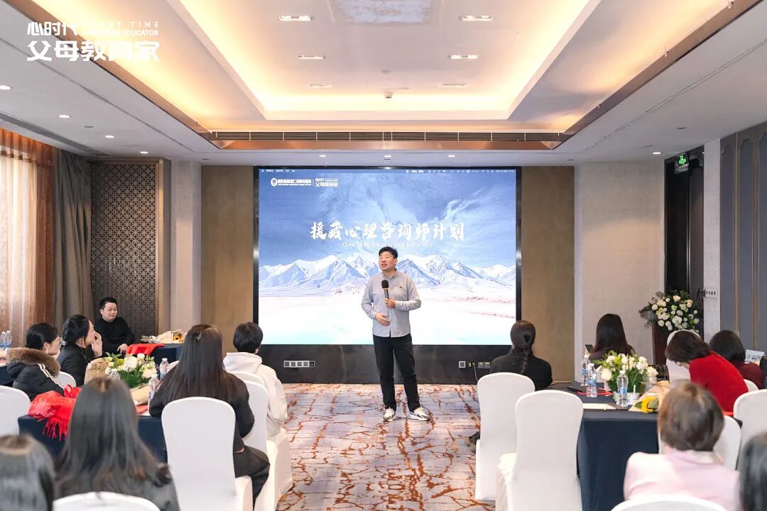 爱上大自己10岁的离异男的女孩说：“他是我的污点！我恨不得掐死他！”直到张兆鹏老师说了一句话，她瞬间释然