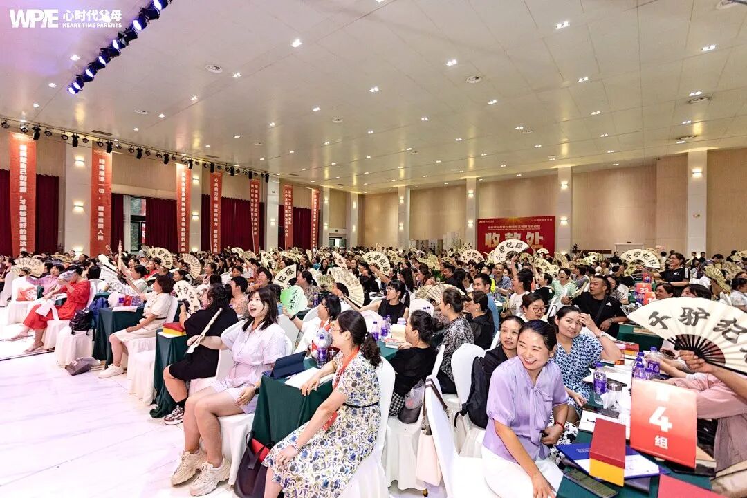 “孩子，你不用那么懂事，我和你爸爸的矛盾，不用你来承担！”