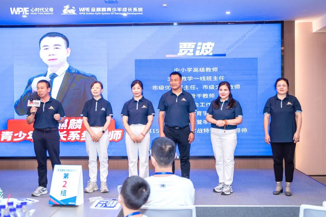 那个从12楼跳下的10岁男孩和在直播间里哭着求家长学习的王纪琼院长：一个在坠落，一个在拼命接！