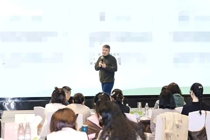 直播时被骂“骗子”，王克老师笑了：“但凡跟他多说一句，你就输了”