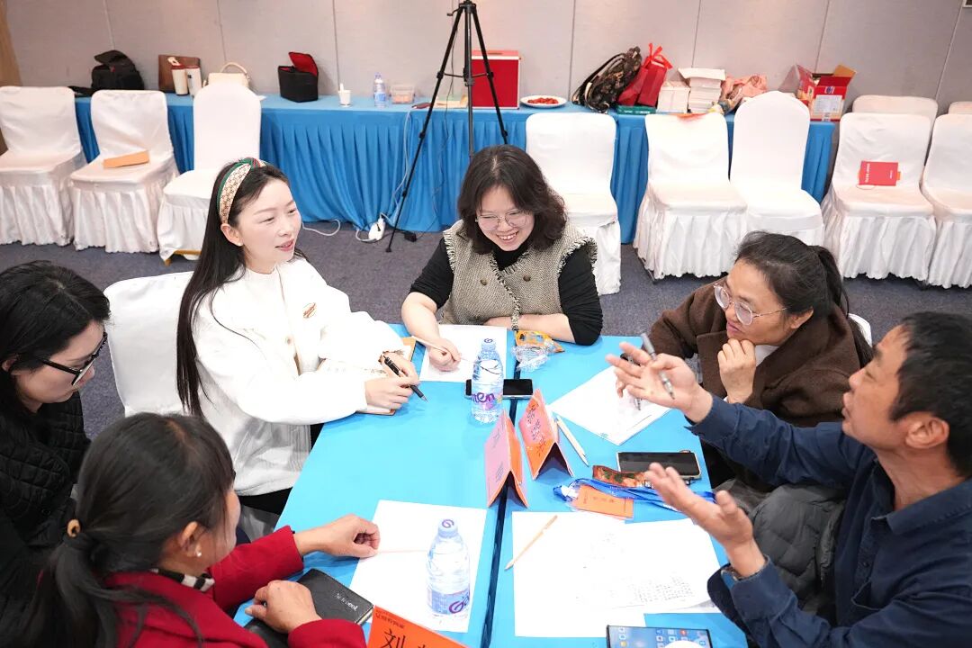 “老师，我一点都不疼，可‘爽’了”——当那个满身伤痕的女孩笑着说出这句话时，不敢想她到底独自承受了多少委屈