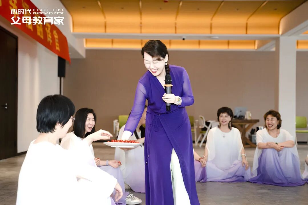 【大美君子女】梁敏老师用一颗小番茄，掰开了我攥紧的人生——我的信阳正念之旅！