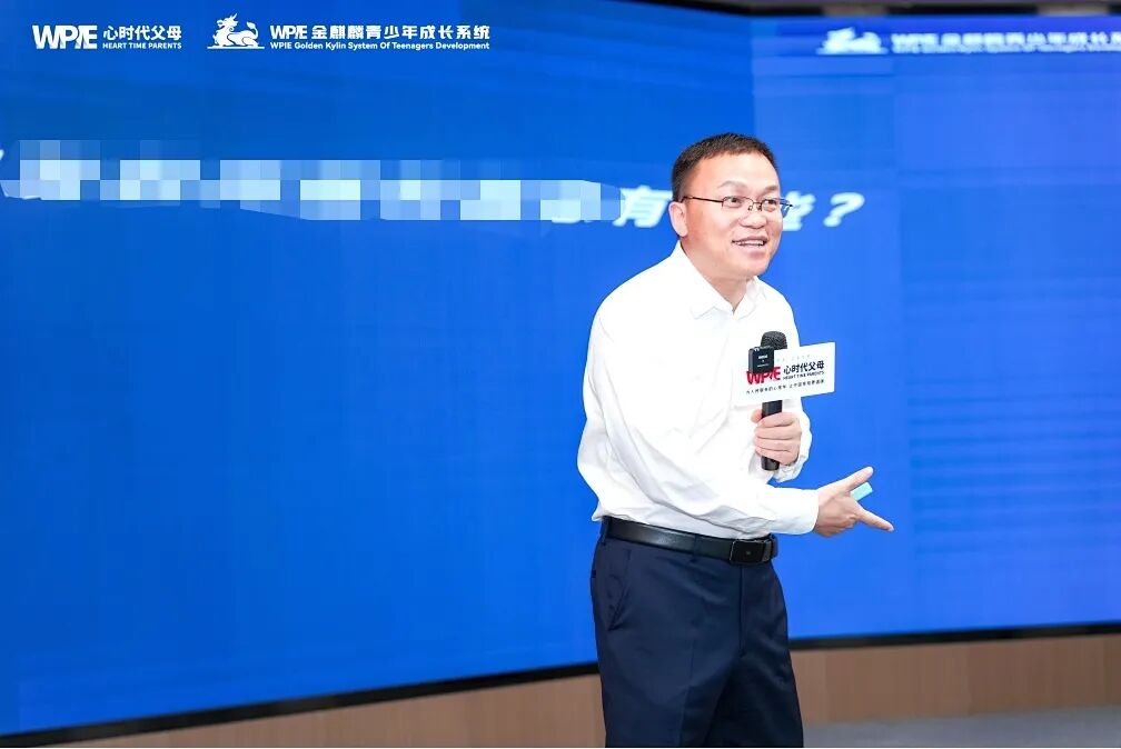 孩子嫌妈妈买400元的酒太奢侈？两位导师支招：“只需回4个字，孩子的一生都会‘配得上’！”
