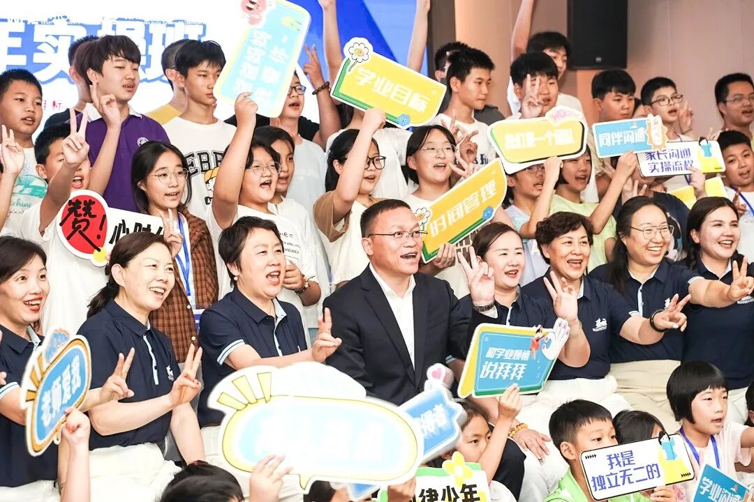 别再做“纠错型父母”了，试试“托举型导师”？