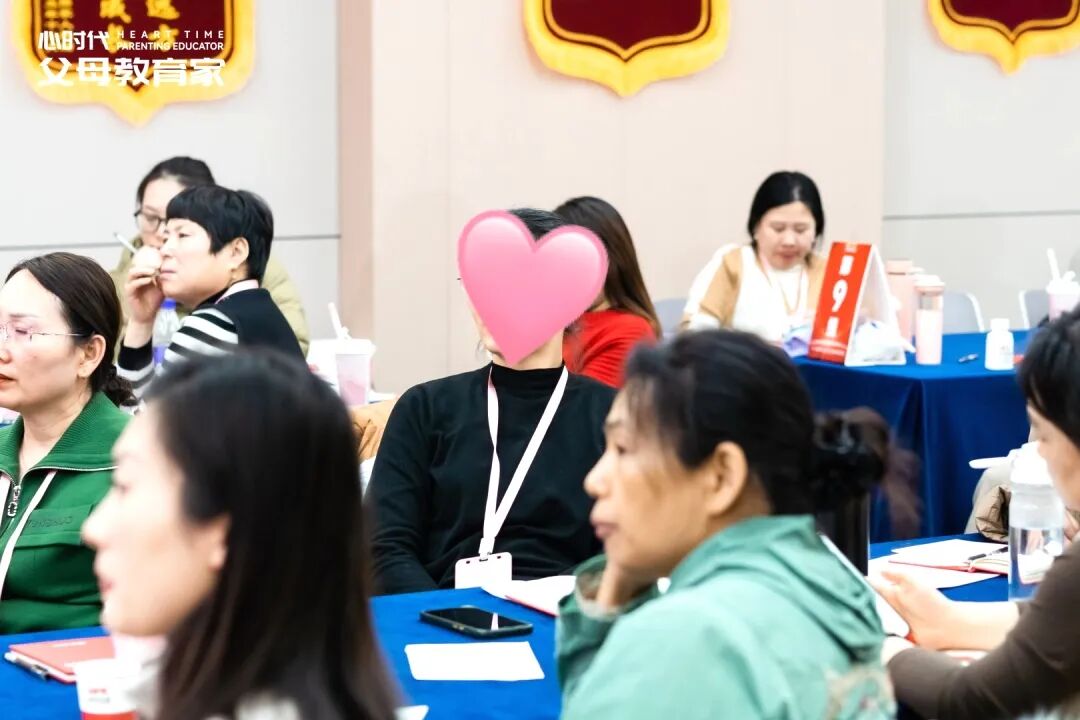 孩子提条件，父母如何才能不被拿捏？文聪老师：“亲子博弈，谁急着谈判，谁就输了！”