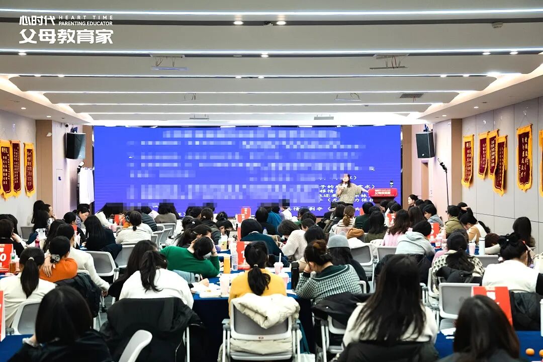 “你30岁，情绪像4岁孩子；你儿子4岁，却被要求情绪像30岁”，文聪老师：“你觉得这公平吗？”