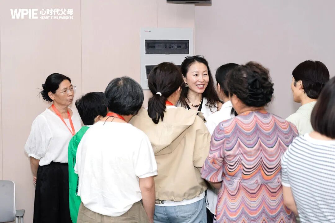 事业有成却突然抑郁？王克老师：“你的创伤，大概率源于童年时期母亲的情感‘缺席’！”