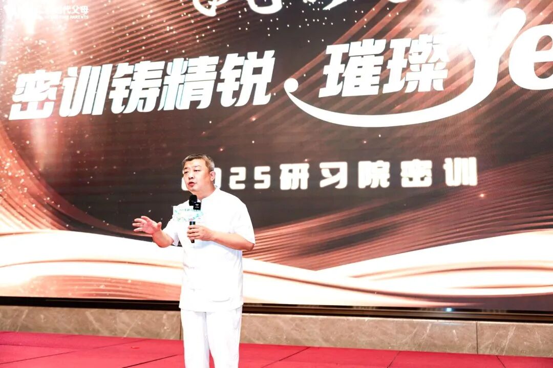 【纪琼谈家读书慧】孩子返校带手机，爸爸在班群当场揭发——一部手机，如何毁掉一个高一孩子的尊严？