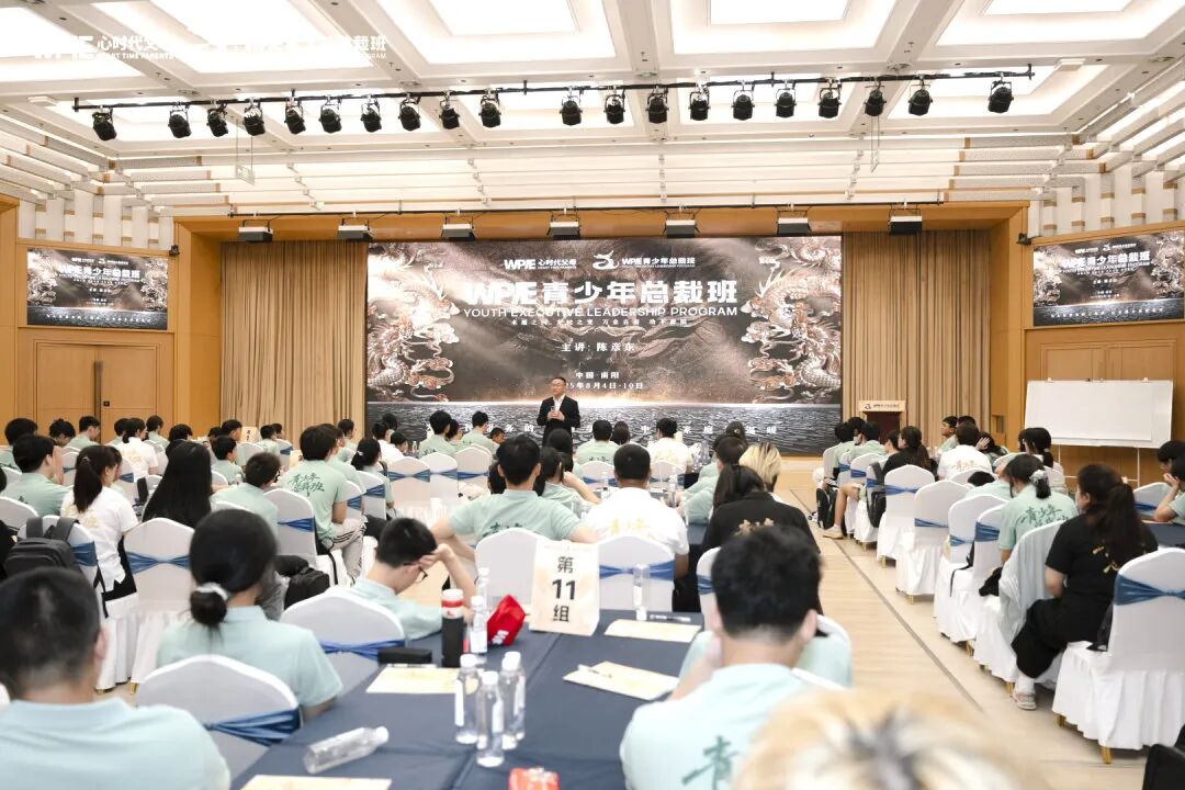 【青少年总裁班】从潍坊到南阳，千里送锦旗：这位母亲用行动告诉你，为什么一定要让孩子参加《青少年总裁班》！