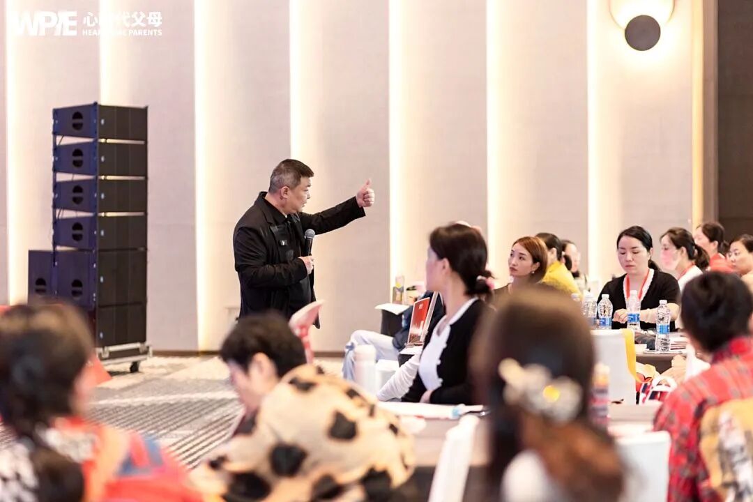 你还在凭感觉育儿吗？当代父母为何更需“持证上岗”？