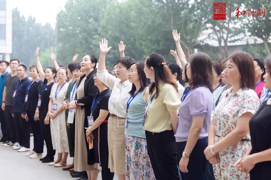 “妈妈，奶奶怎么没来接我放学？”“闲的！”——你怨的是婆婆，伤的是孩子