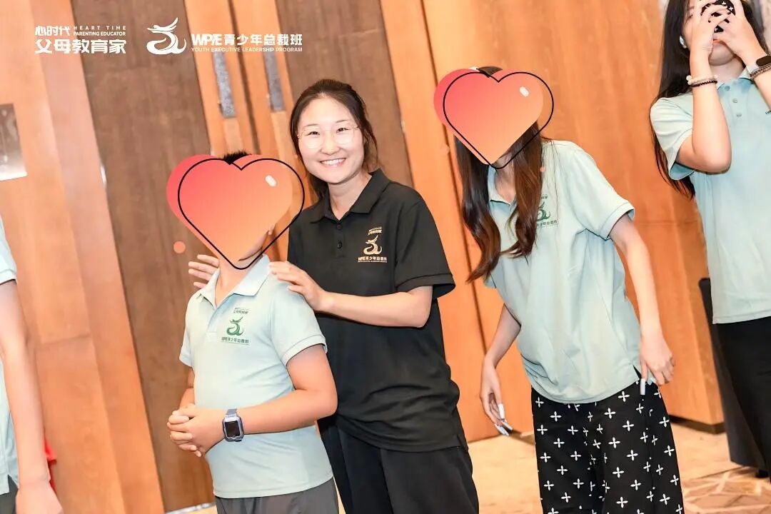 “心二代”克玲——“表姐推我进来，没想到缘分早就开始了：原来大三那年，我就拿过心时代父母教育家的招聘简章！”