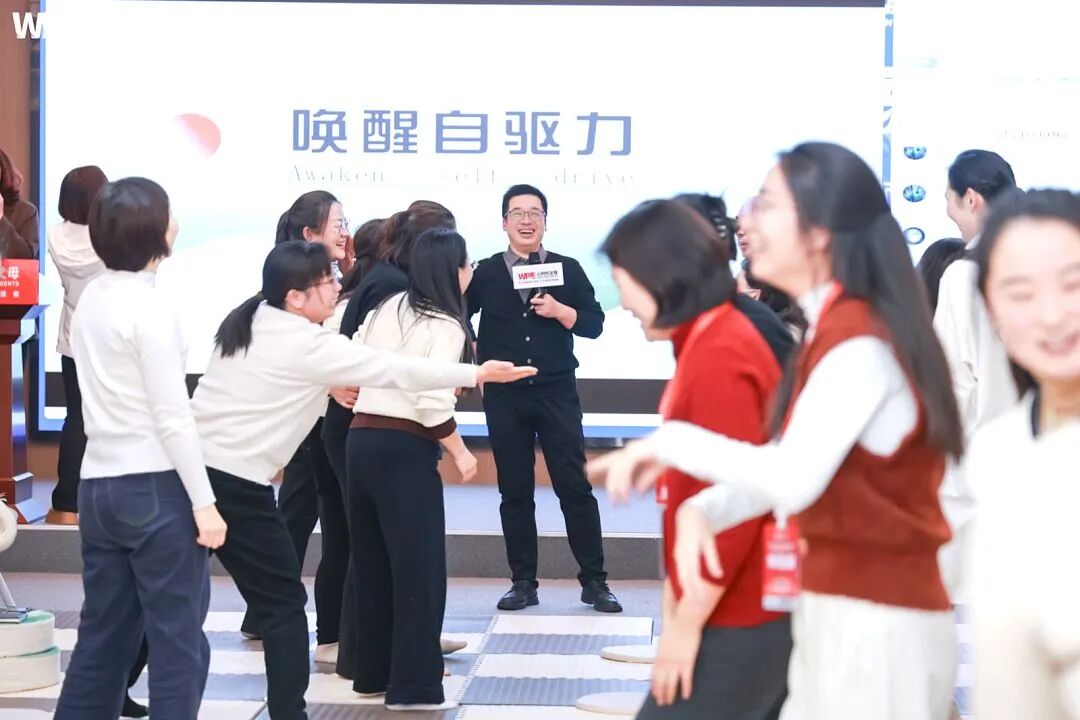 【学习军师方案班 · 高级】“妈，你当年为什么要把我送人？”她哭着问出这句话后才发现，爱从来没走，只是被痛苦挡住了