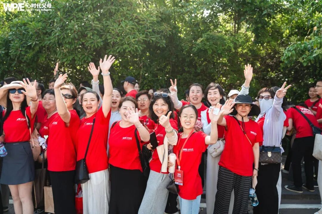 【纪琼谈家读书慧】孩子返校带手机，爸爸在班群当场揭发——一部手机，如何毁掉一个高一孩子的尊严？