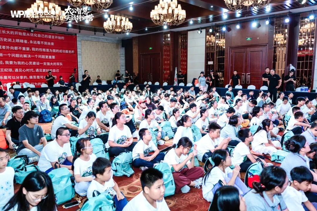别让孩子咽下眼泪，又怪他太“胆小”！