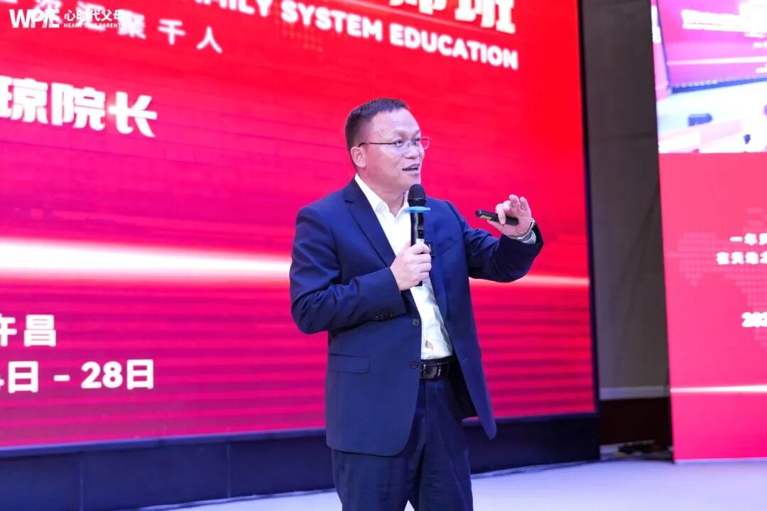 “给你，还温着呢！”——那把他藏在怀里的瓜子，胜过万千句“我爱你”