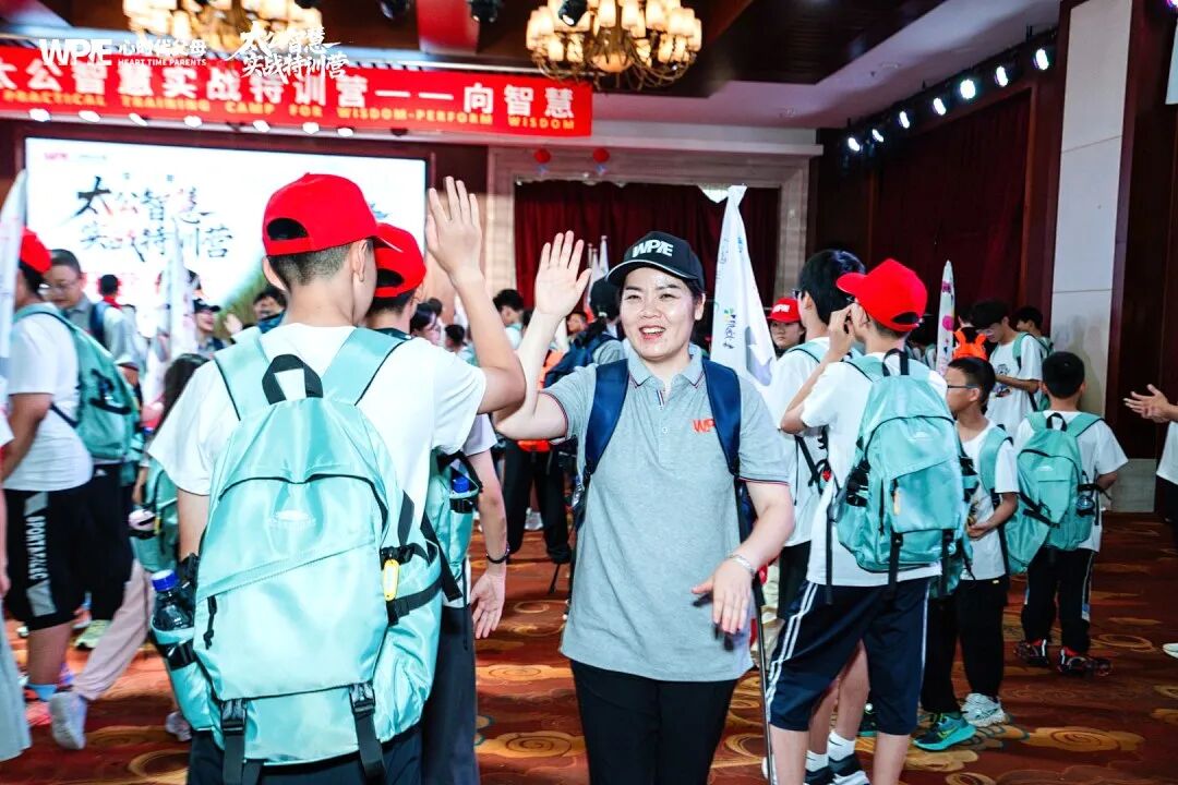 13岁辍学，18岁成为世锦赛冠军：这对父母是如何用心理学把孩子推上领奖台的？