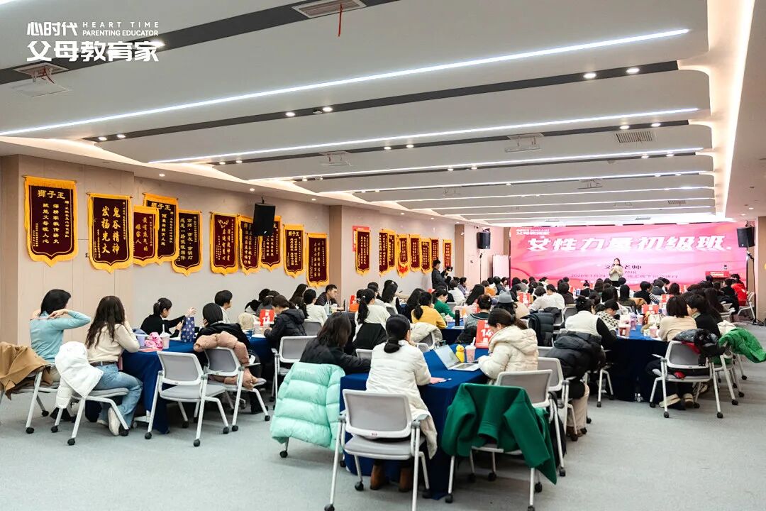 放下“重男轻女”的执念：那个被期待是男孩的女孩，“叛逆”是她最后的求救！