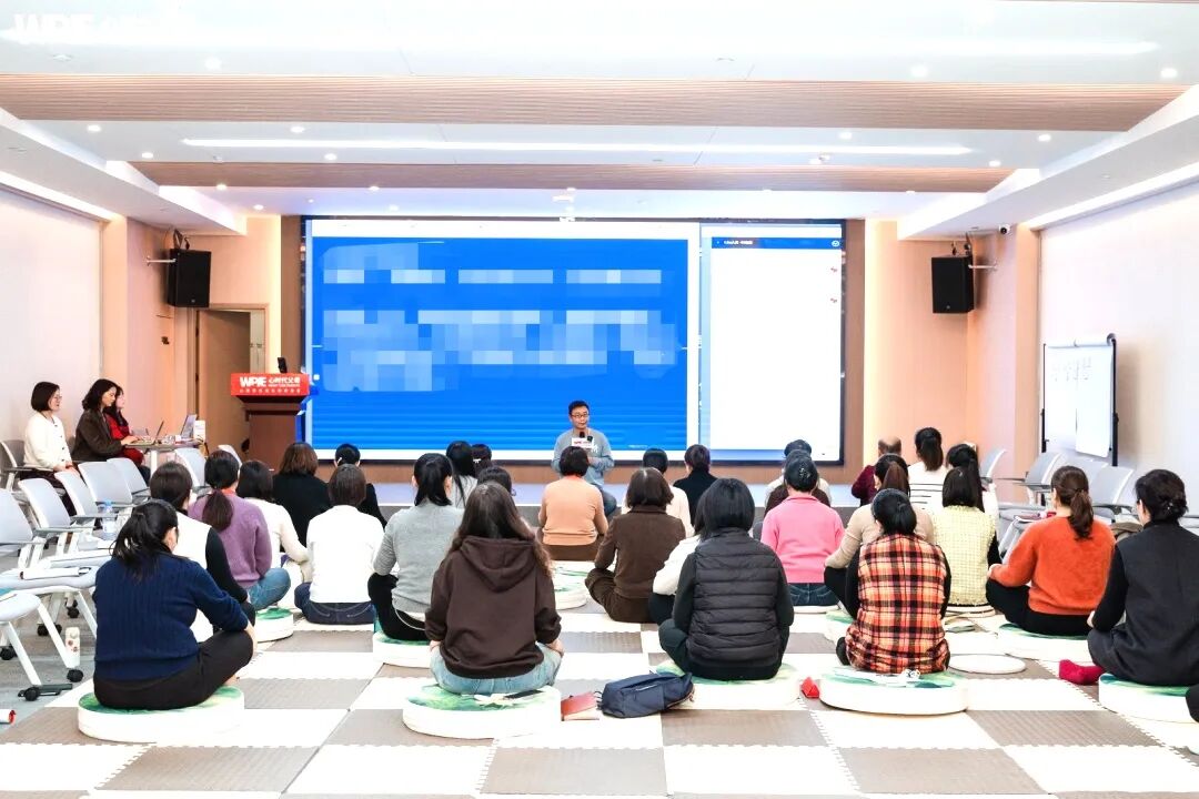 【学习军师方案班 · 高级】“妈，你当年为什么要把我送人？”她哭着问出这句话后才发现，爱从来没走，只是被痛苦挡住了