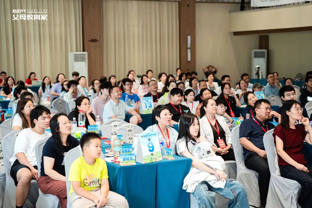舍得给孩子换苹果手机，却舍不得给老师买一束花？——父母的“双标”，正在养出匮乏型孩子
