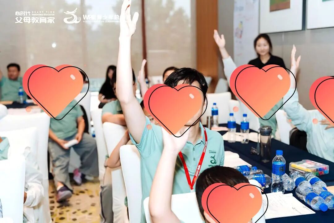 “心二代”克玲——“表姐推我进来，没想到缘分早就开始了：原来大三那年，我就拿过心时代父母教育家的招聘简章！”