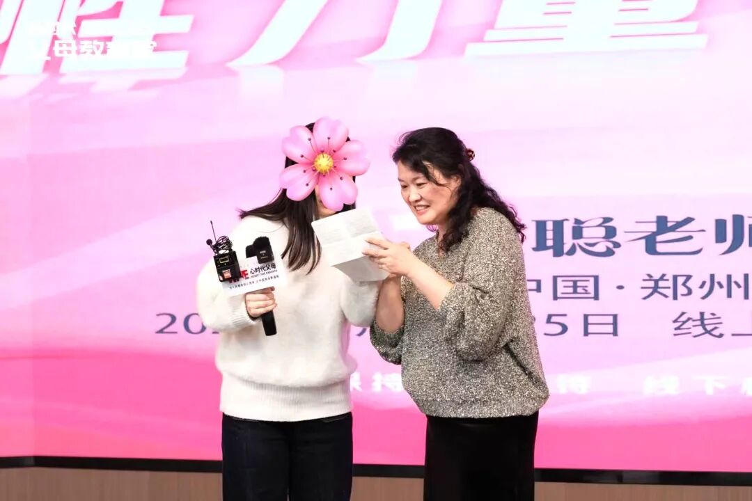 孩子18岁了还不会照顾自己，怪谁？文聪老师的一句话，说透了包办型父母的焦虑！