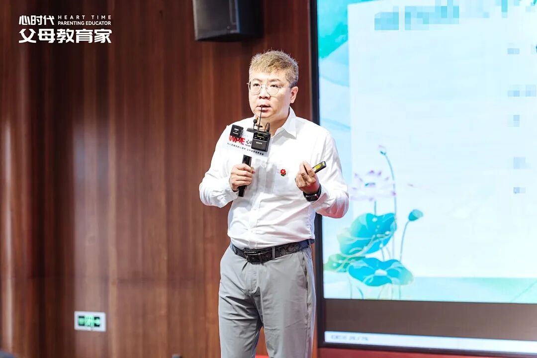 宿舍4个人，3个告他的状——王克老师：“不是孩子坏，是你没教过他如何社交！”