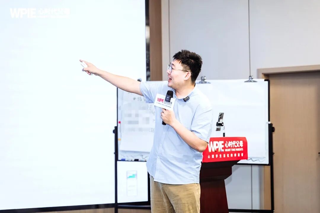 当孩子告诉你自己是同性恋，你该如何回应？——张兆鹏老师两步就能轻松解决！