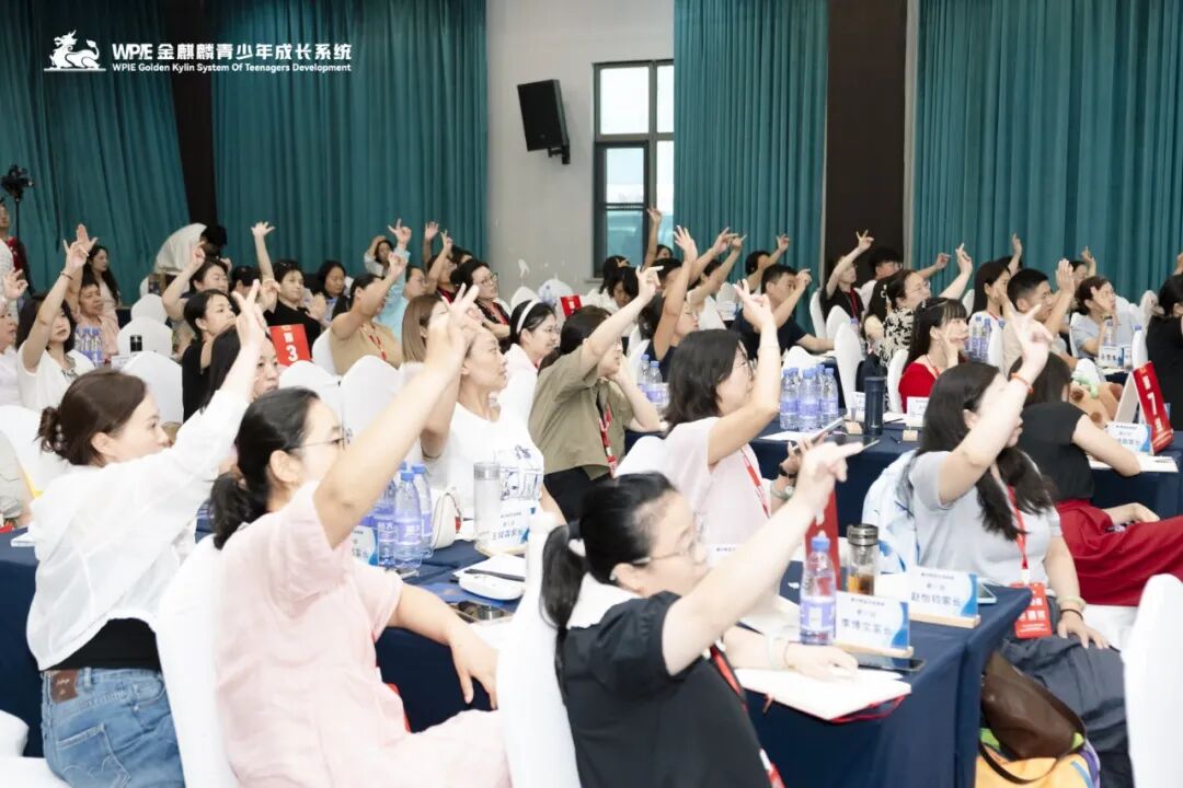 【青少年五大关系课】“你眼中的别人才是你”——那一晚，自嘲“土鸡”的女孩，终于看见了自己的光！
